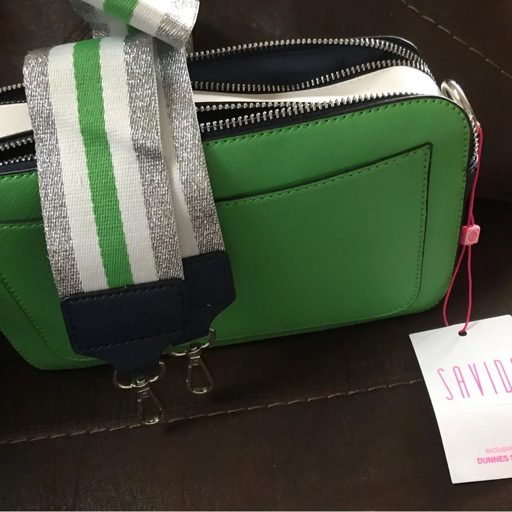 New bag with silver and green strap - Picture 2 of 5